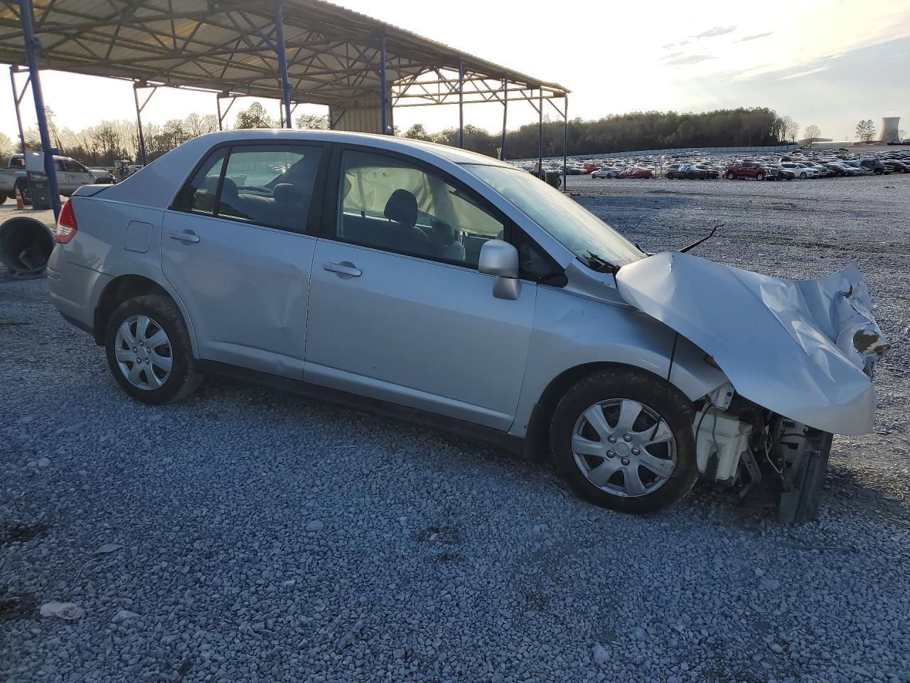2010 Nissan Versa 1.8 S - Image 4
