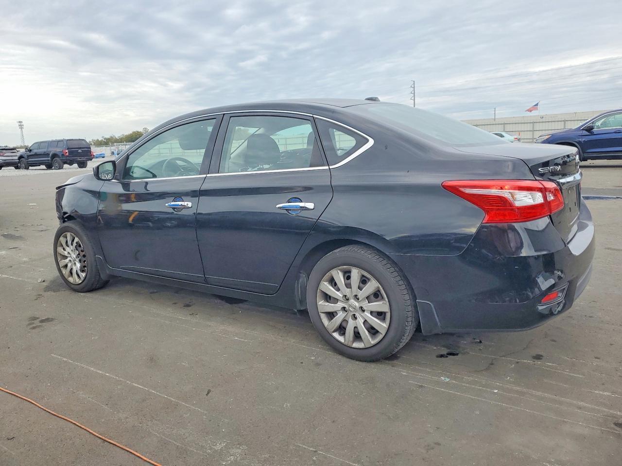 2017 Nissan Sentra S - Фото 2
