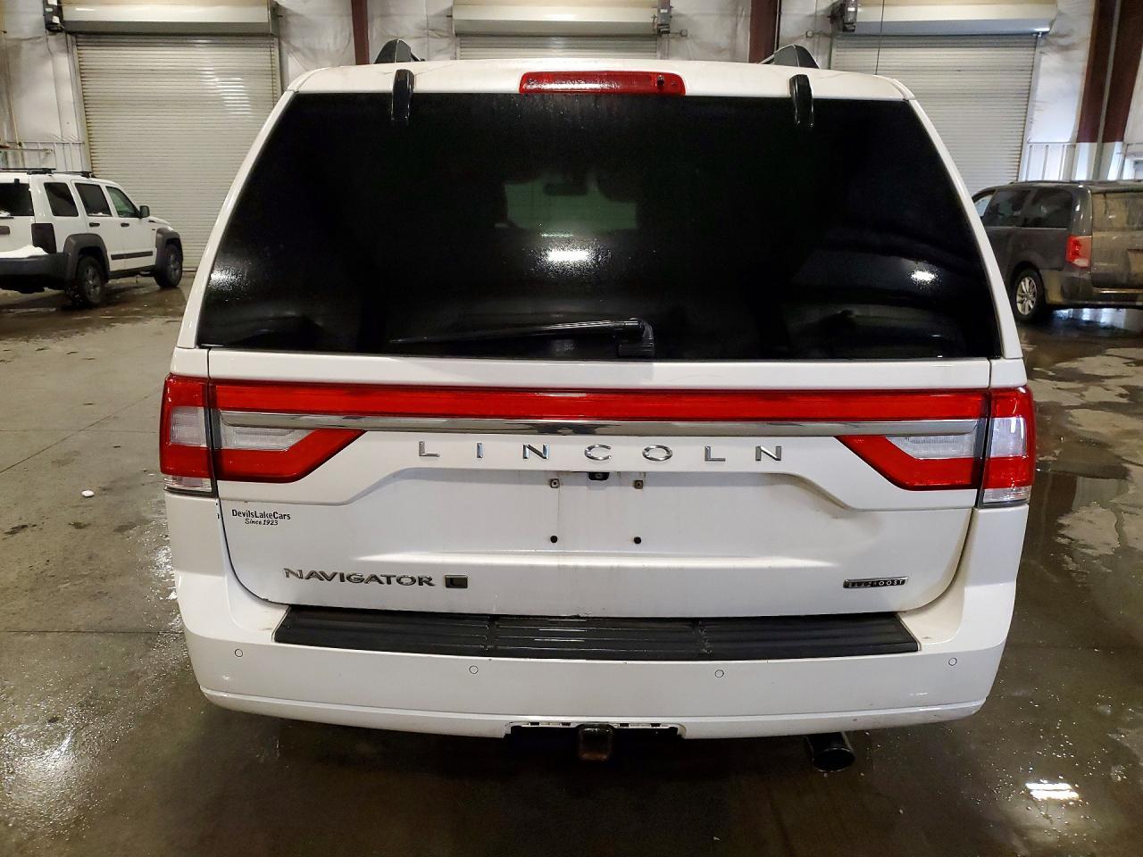 2015 Lincoln Navigator L - Image 6