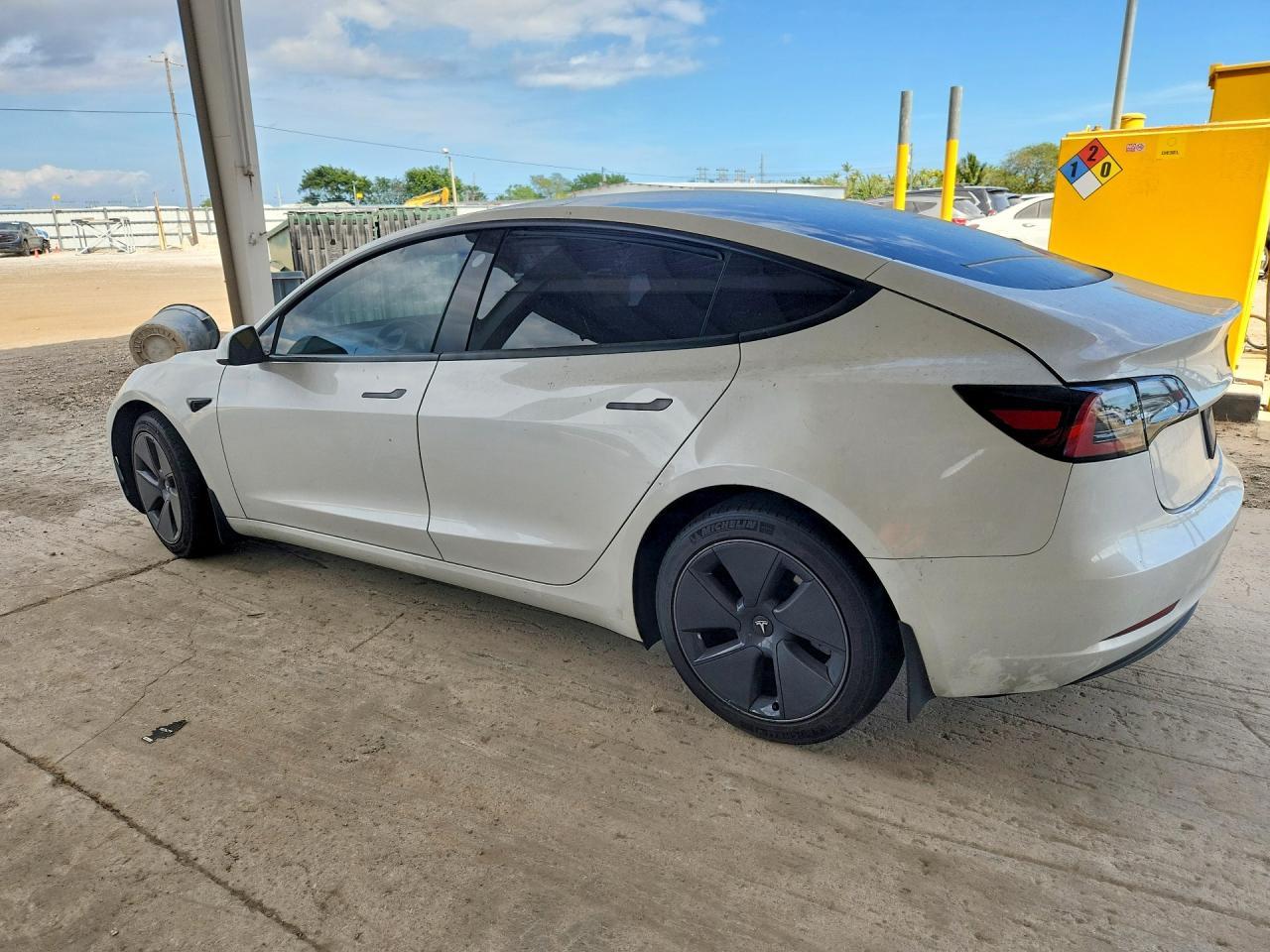 2023 Tesla Model 3 - Фото 2