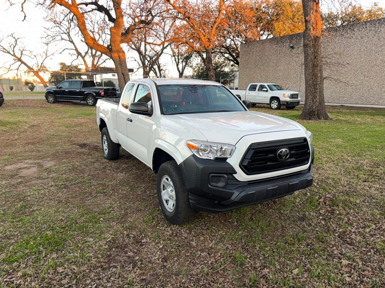 2021 Toyt Tacoma Acc White