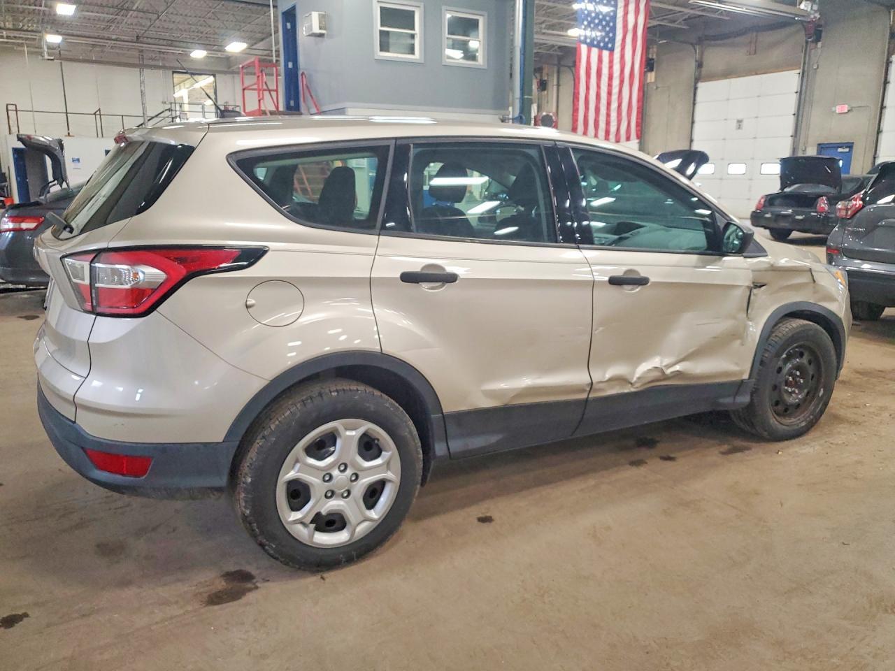 2017 Ford Escape S - Фото 3