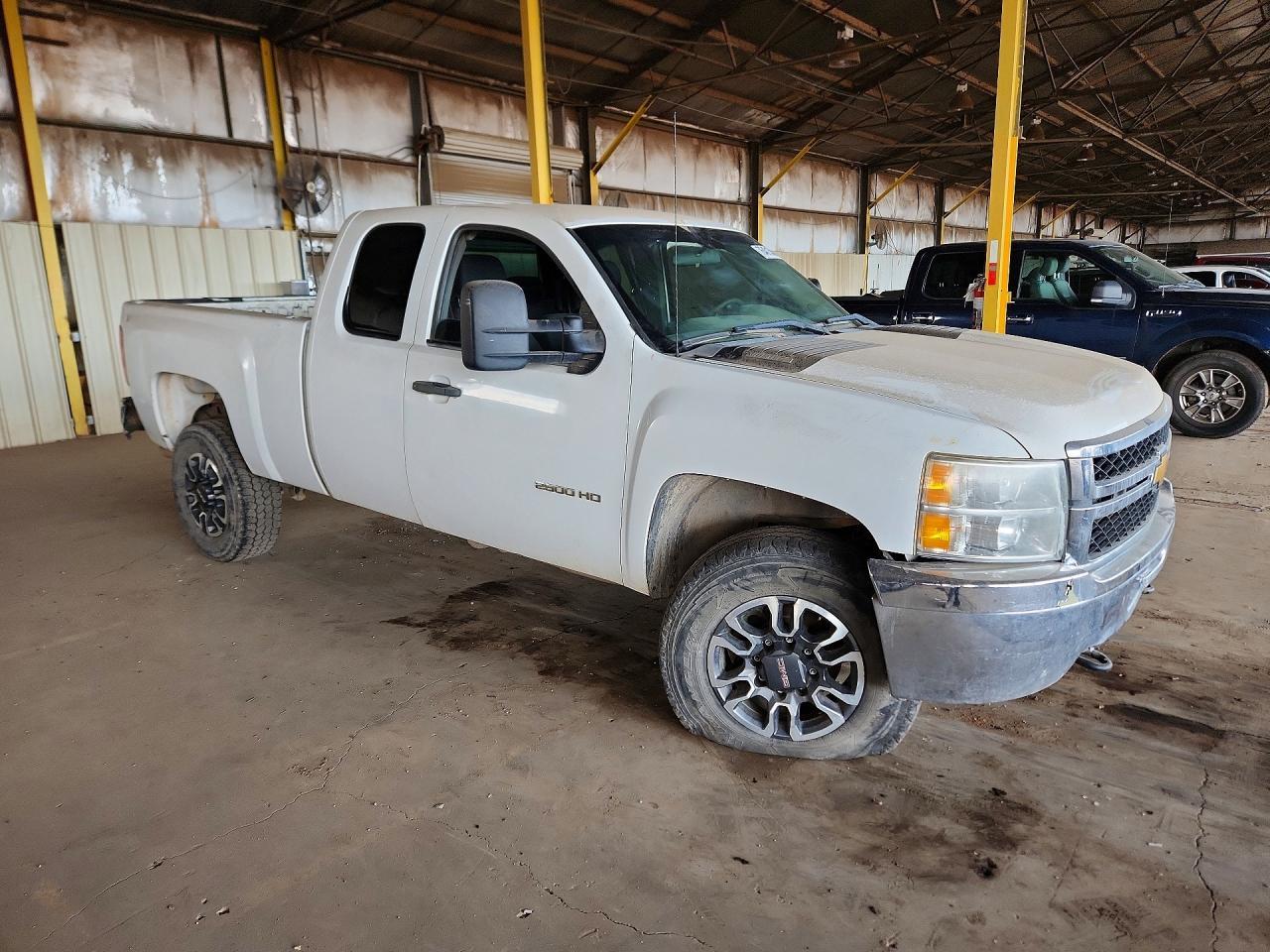2013 Chevrolet Silverado C2500 Heavy Duty - Image 4