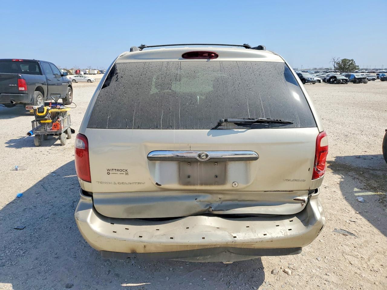 2005 Chrysler Town & Country Touring - Image 6