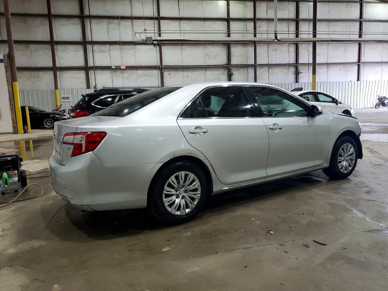 2014 Toyota Camry Le - Фото 3