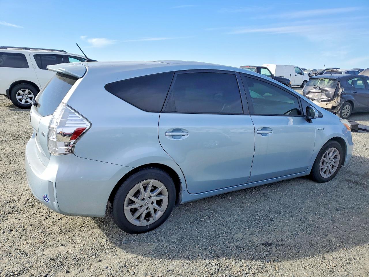 2014 Toyota Prius V - Image 3