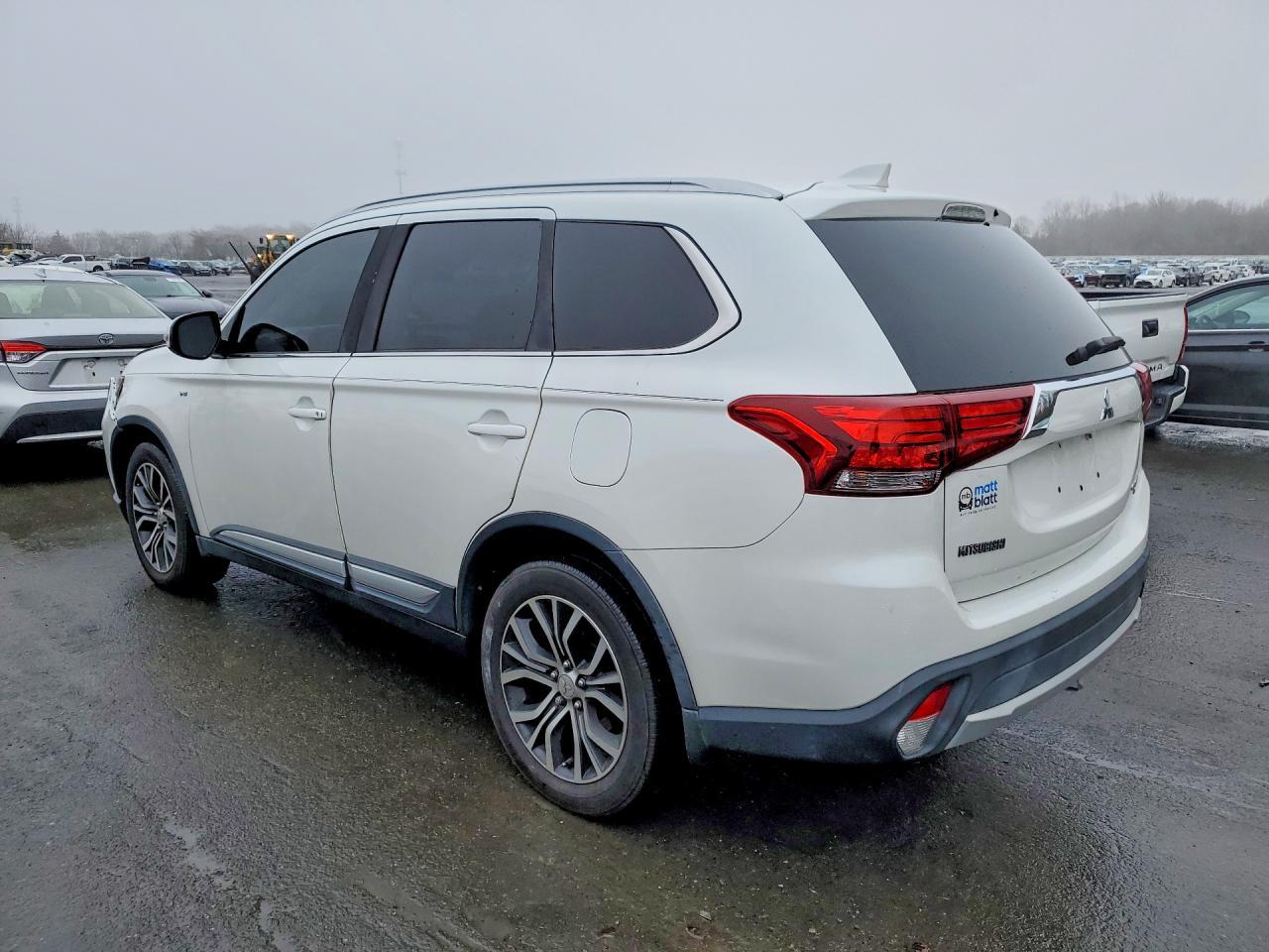 2018 Mitsubishi Outlander Gt - Image 2