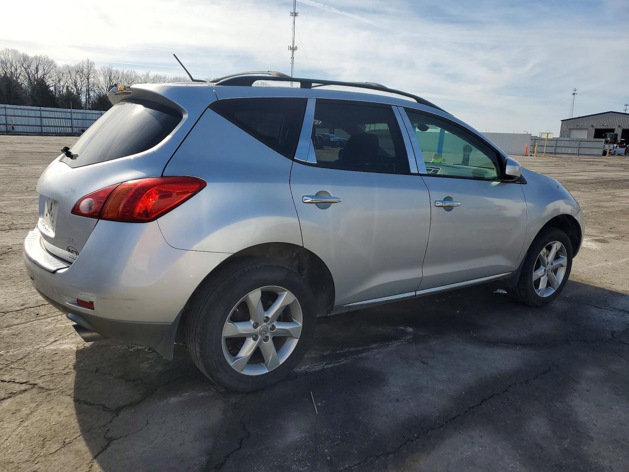 2010 Nissan Murano S - Фото 3