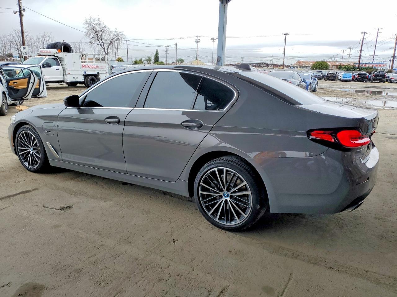 2022 BMW 530E - Image 2