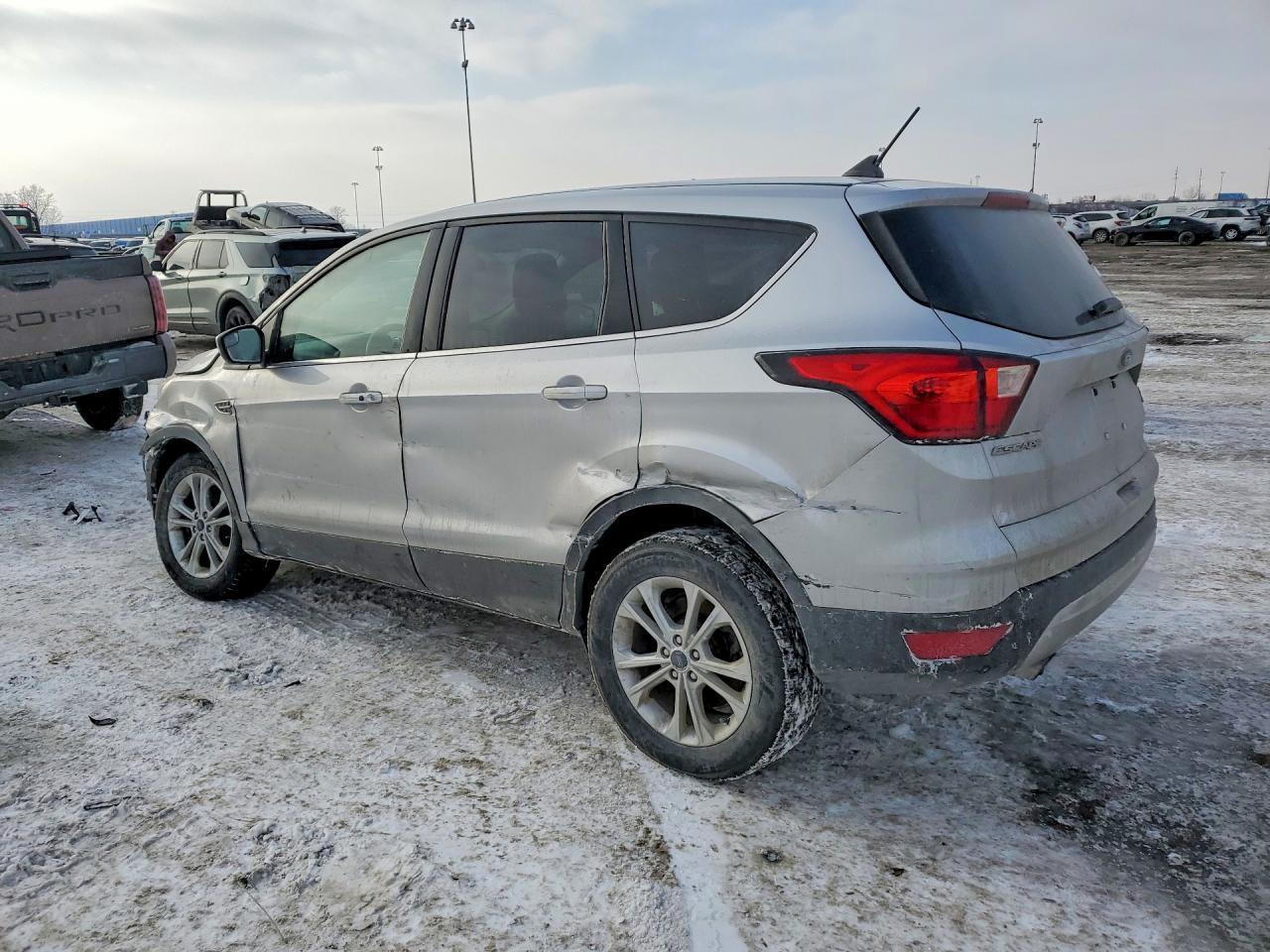 2019 Ford Escape Se - Фото 2