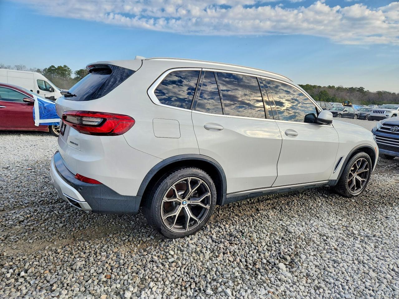 2019 BMW X5 xDrive40I - Image 3