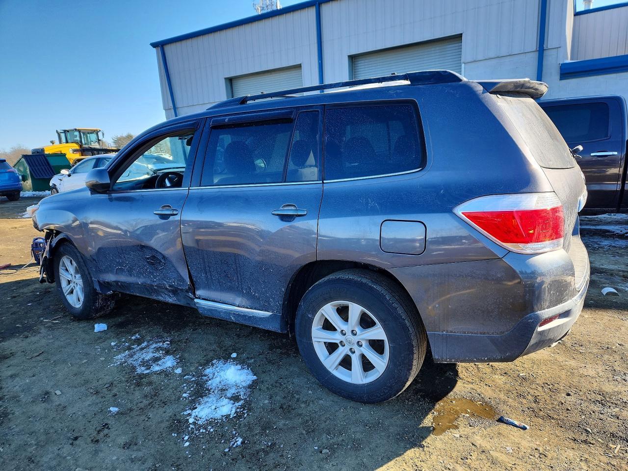 2013 Toyota Highlander Plus - Фото 2