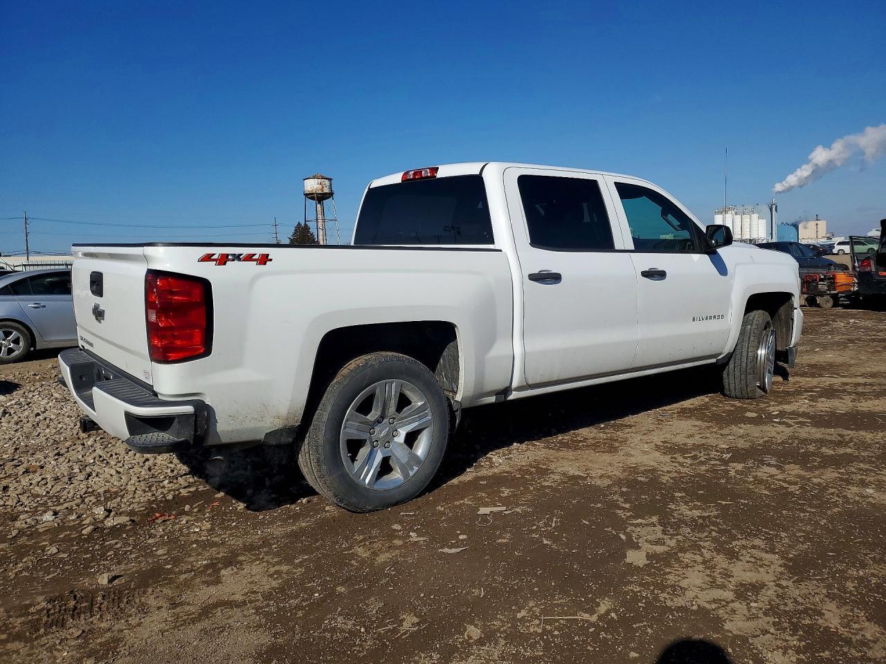 2018 Chevrolet Silverado K1500 Custom - Фото 3