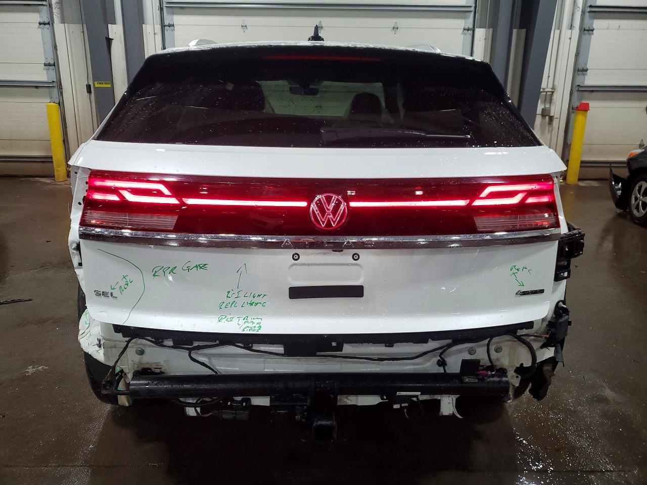 2024 Volkswagen Atlas Cross Sport Sel R-Line - Image 6