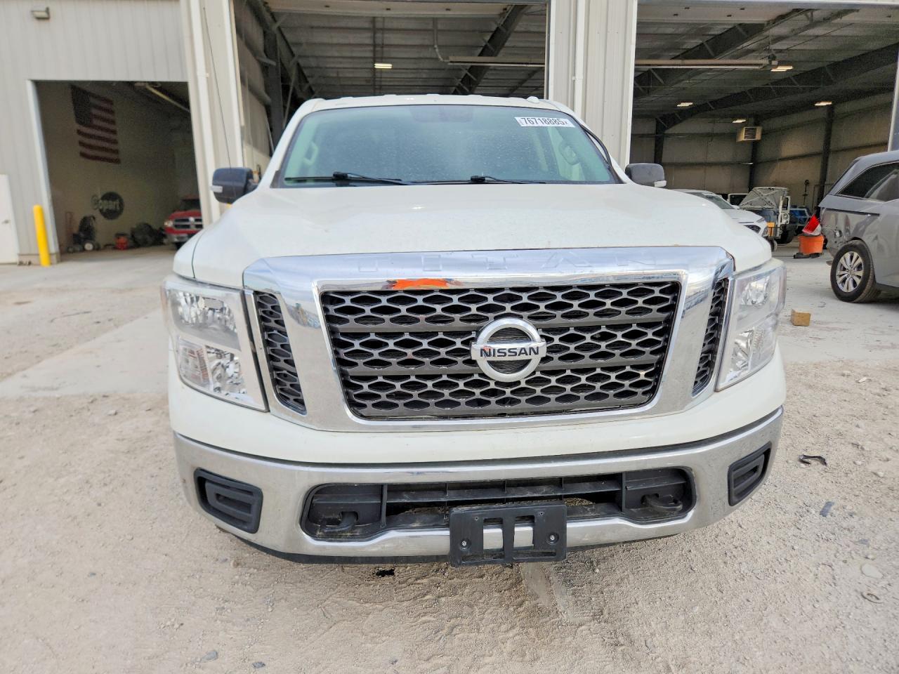 2017 Nissan Titan S - Фото 5