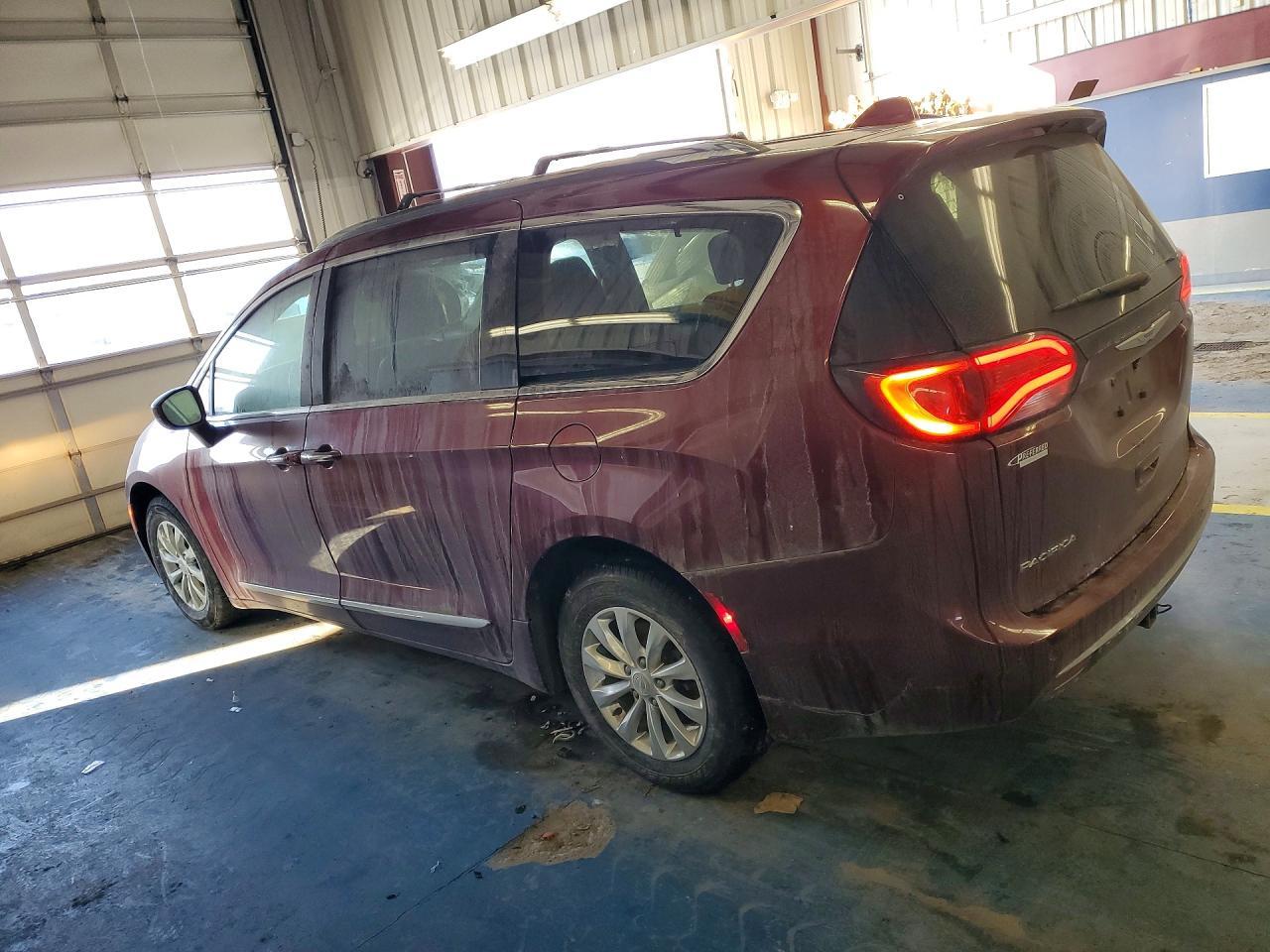 2019 Chrysler Pacifica Touring L - Image 2