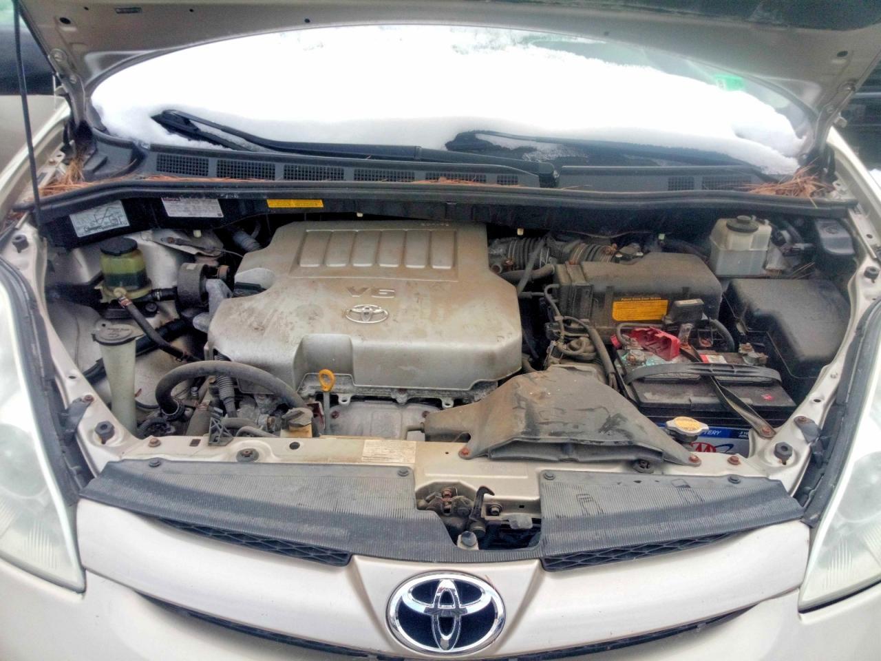 2010 Toyota Sienna Le 8-Passenger - Image 7