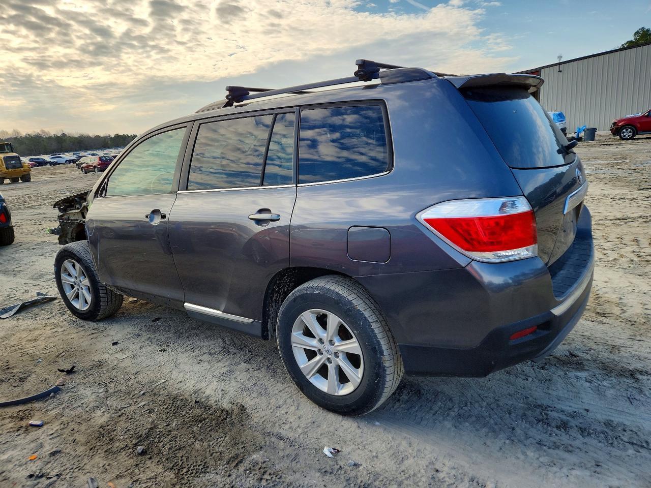 2011 Toyota Highlander Base - Фото 2