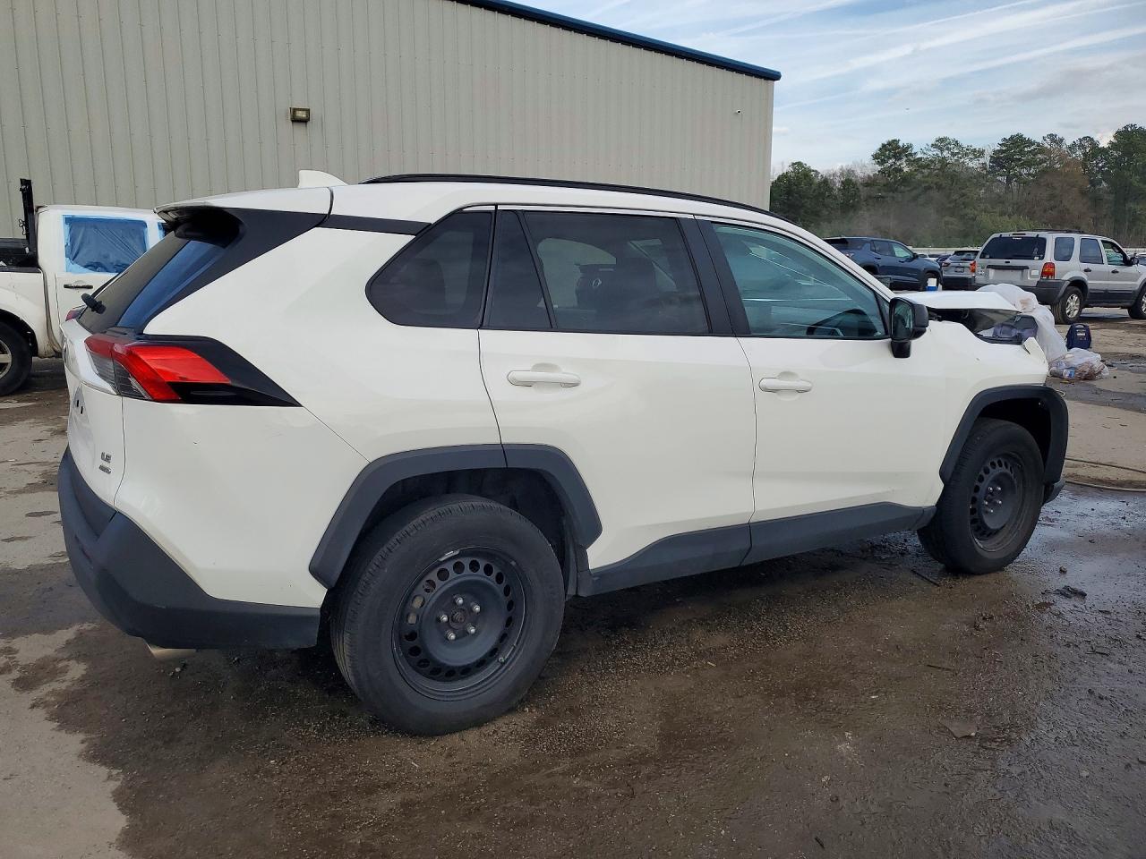 2020 Toyota Rav4 Le - Image 3