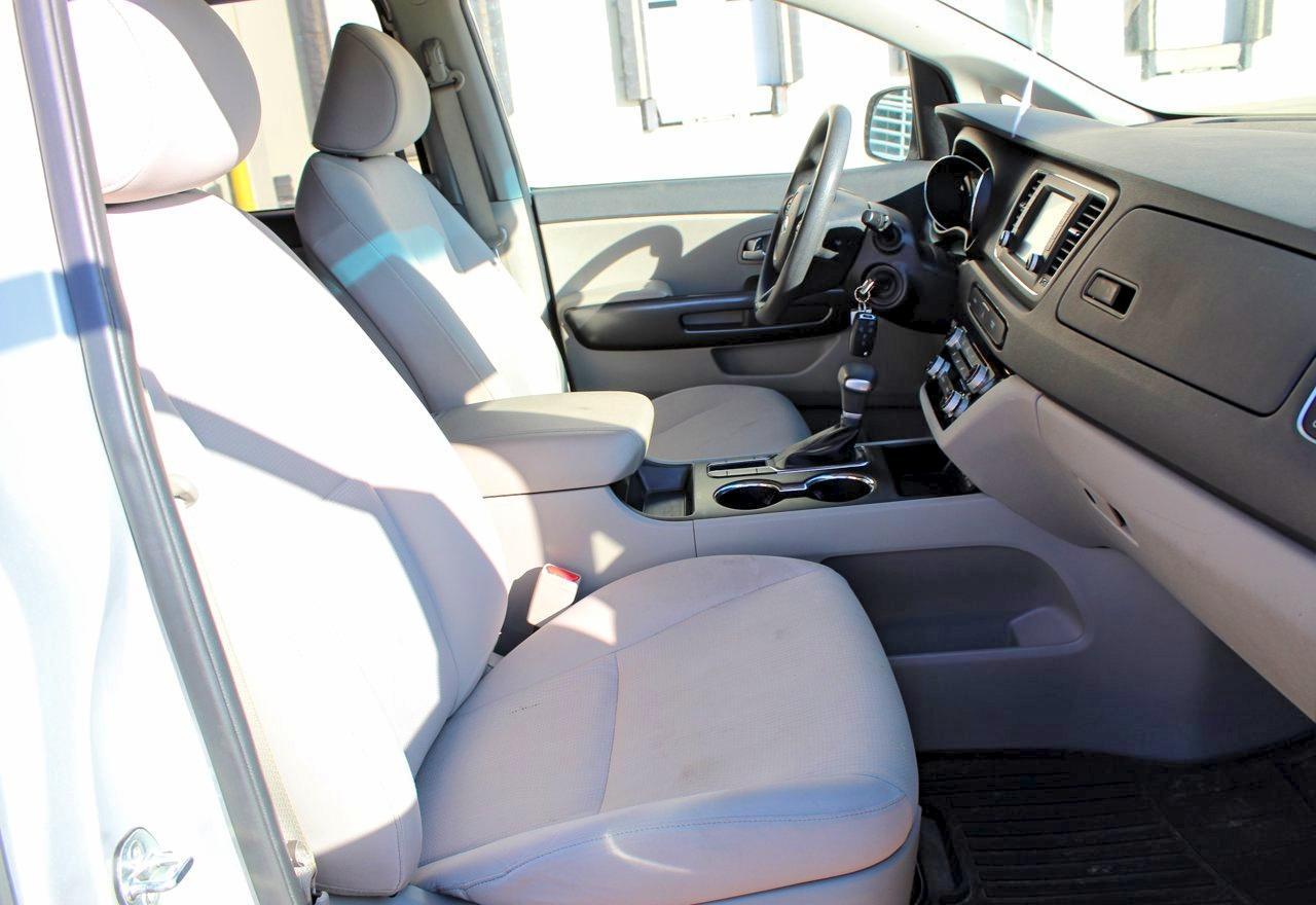 2020 Kia Sedona Lx - Image 5