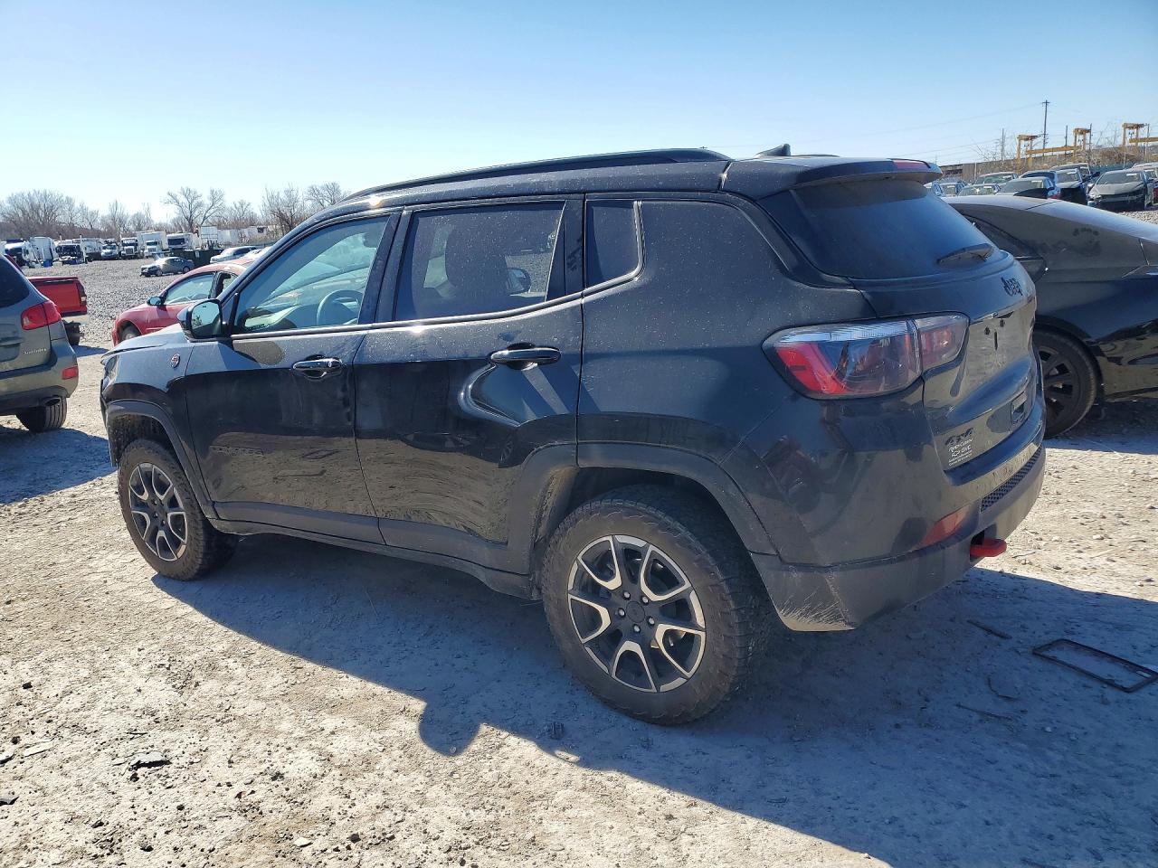 2024 Jeep Compass Trailhawk - Image 2