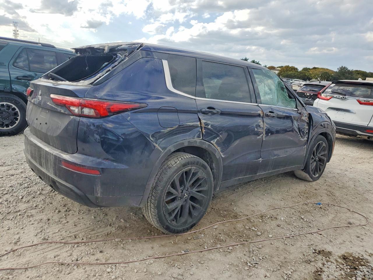 2022 Mitsubishi Outlander Se - Фото 3