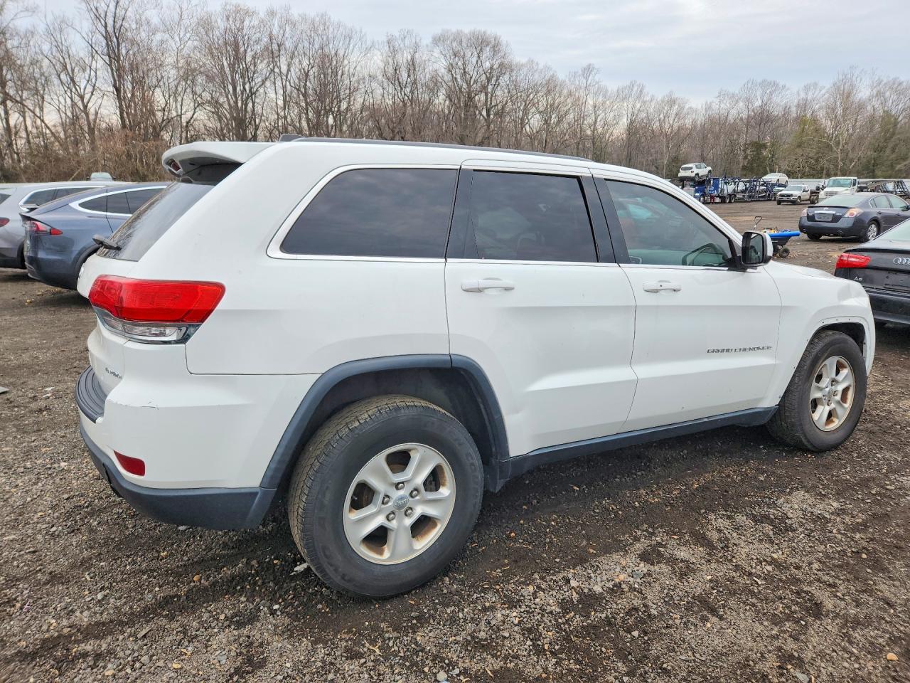 2015 Jeep Grand Cherokee Laredo - Image 3
