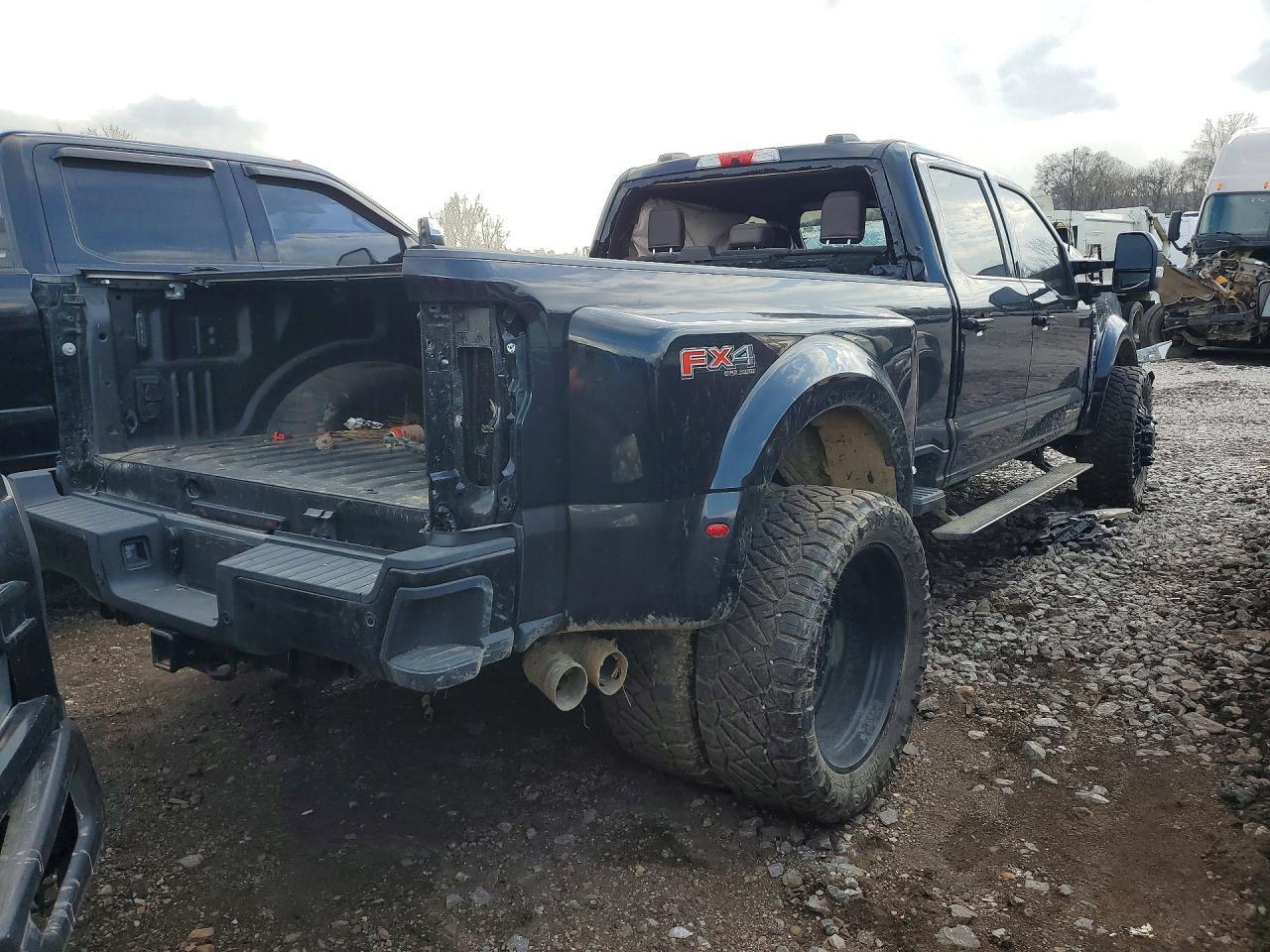2025 Ford F450 Super Duty - Фото 3