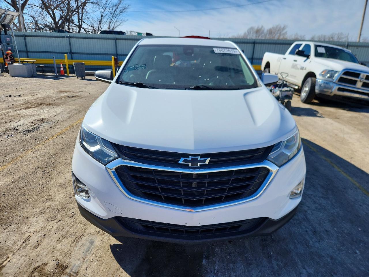 2020 Chev Equinox Ls - Image 5