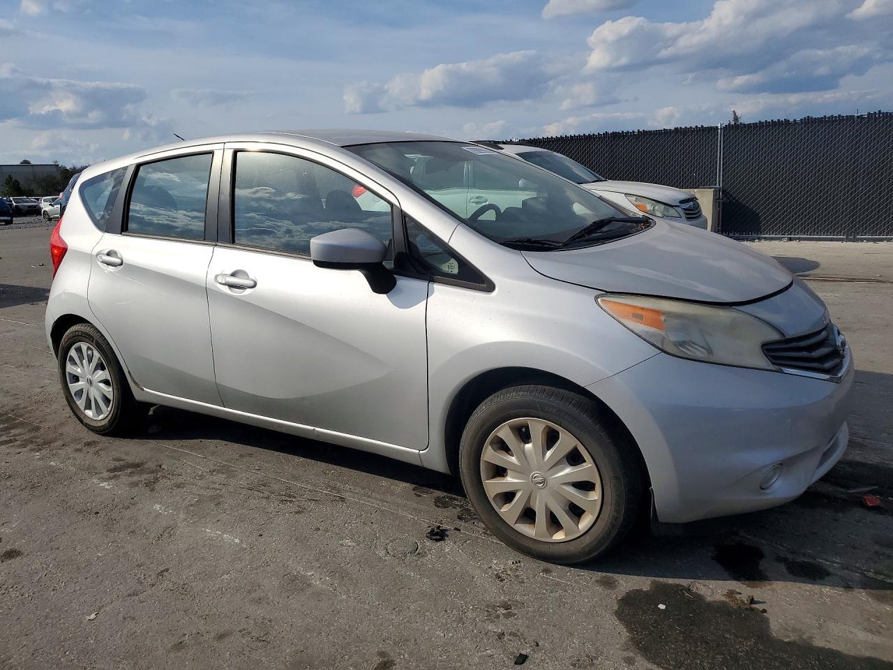 2015 Niss Versa Note S - Фото 4