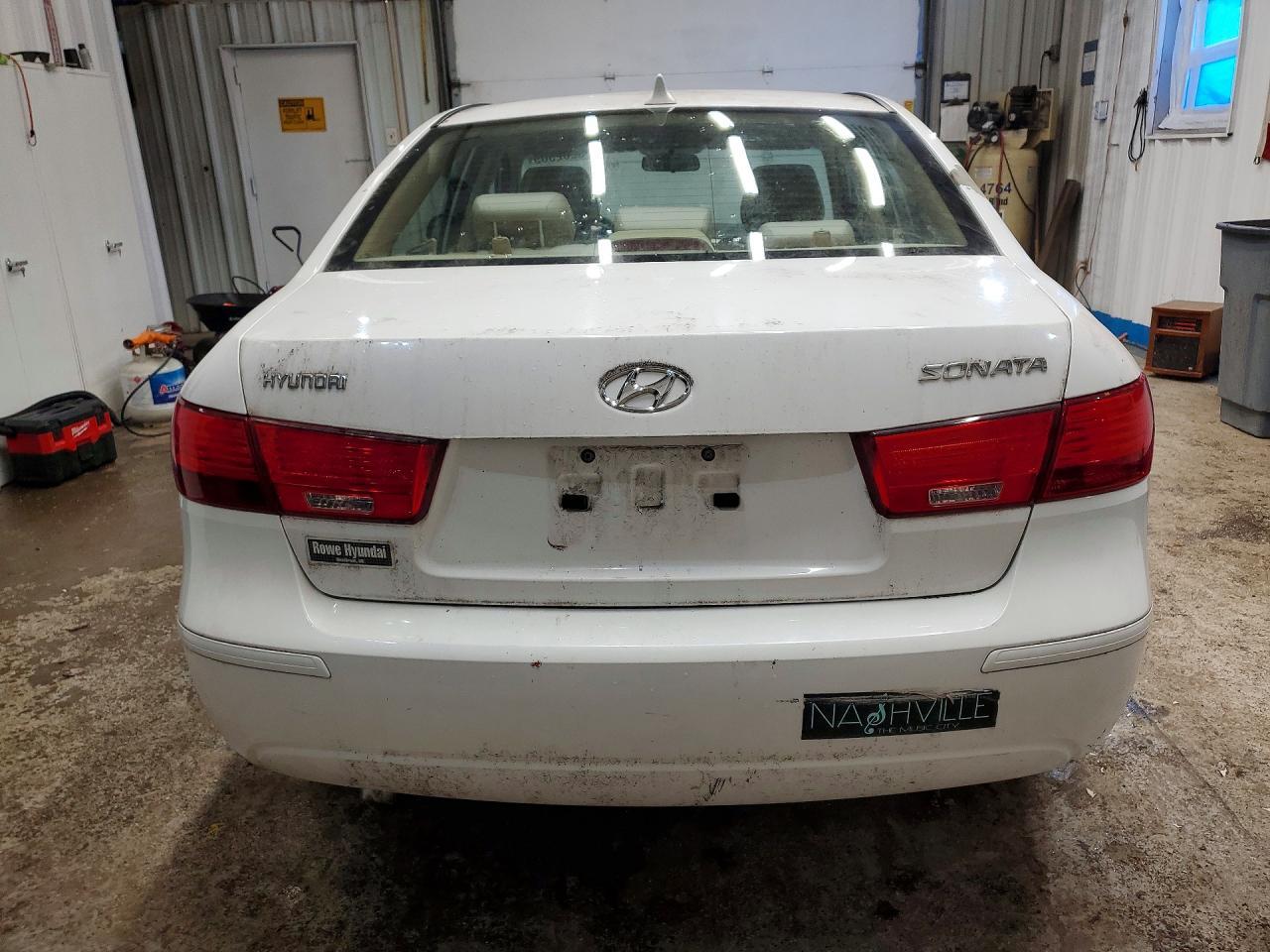 2010 Hyundai Sonata - Image 6
