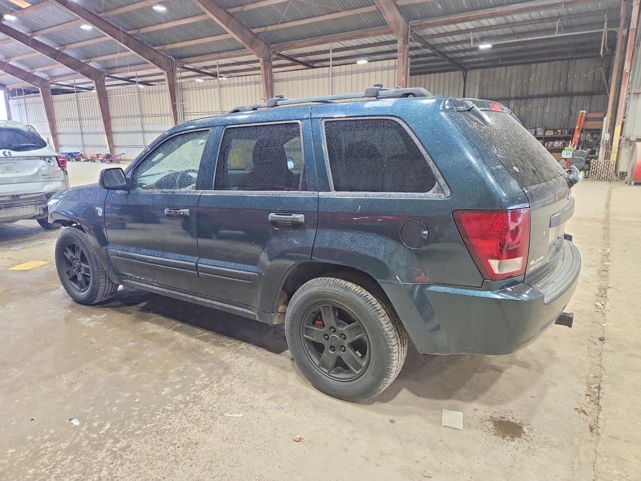 2005 Jeep Grand Cherokee Laredo - Image 2
