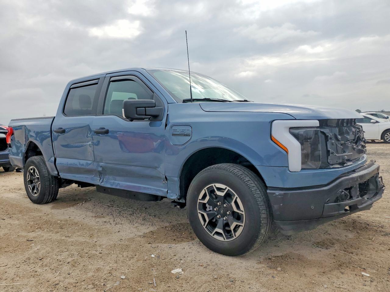 2023 Ford F150 Lightning Pro - Фото 4