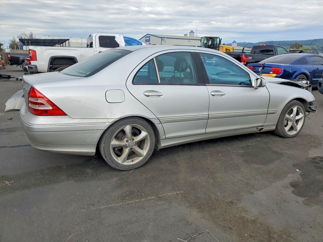 2004 Mercedes-Benz C 230K Sport Sedan - Фото 3