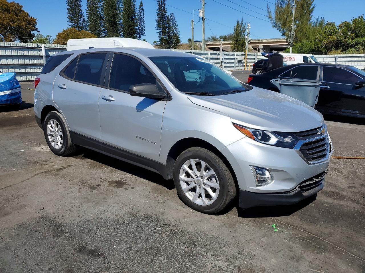 2020 Chevrolet Equinox Ls - Фото 4