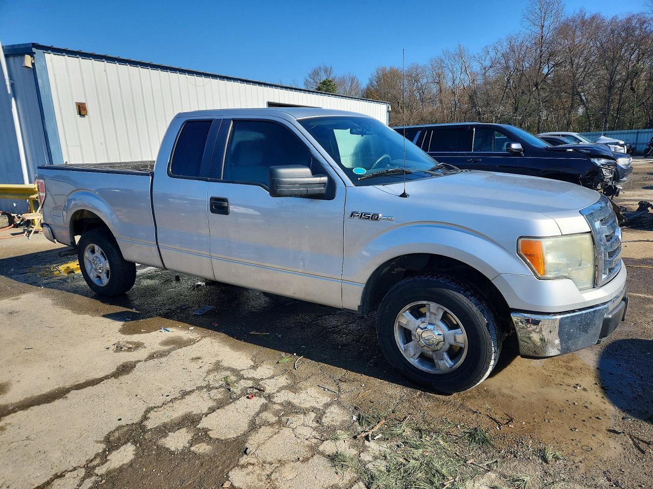 2010 Ford F150 Super Cab - Image 4