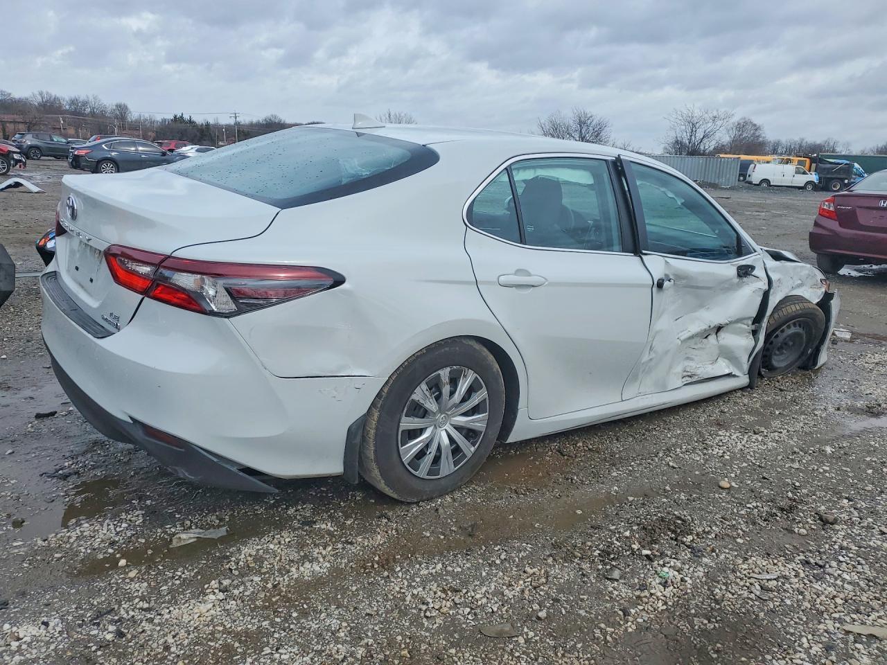2023 Toyota Camry Le - Фото 3