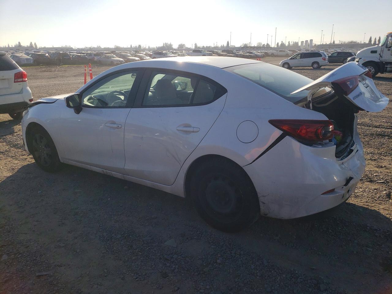 2015 Mazda 3 Sport - Фото 2