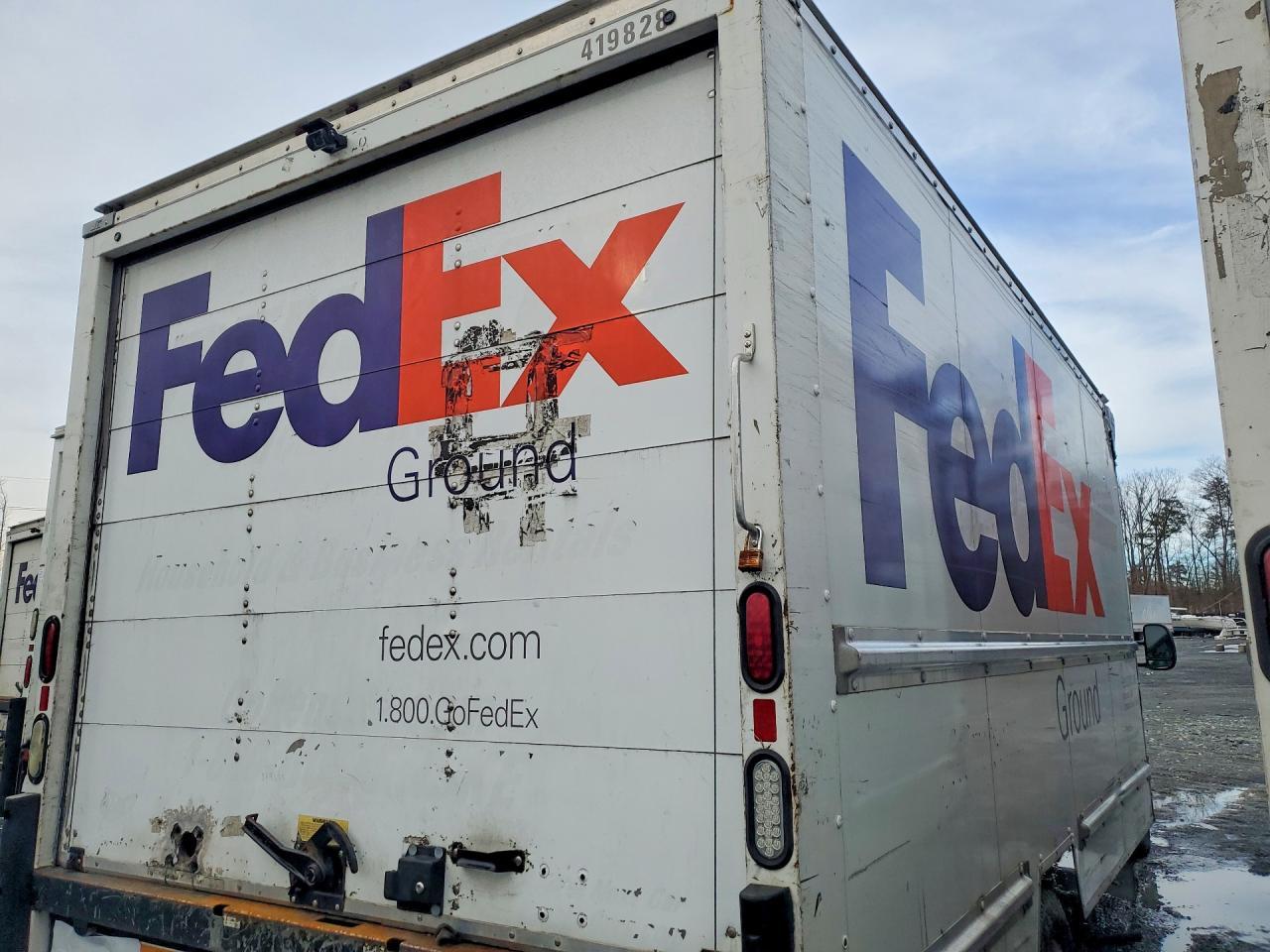 2015 Ford E350 Box Truck - Фото 3