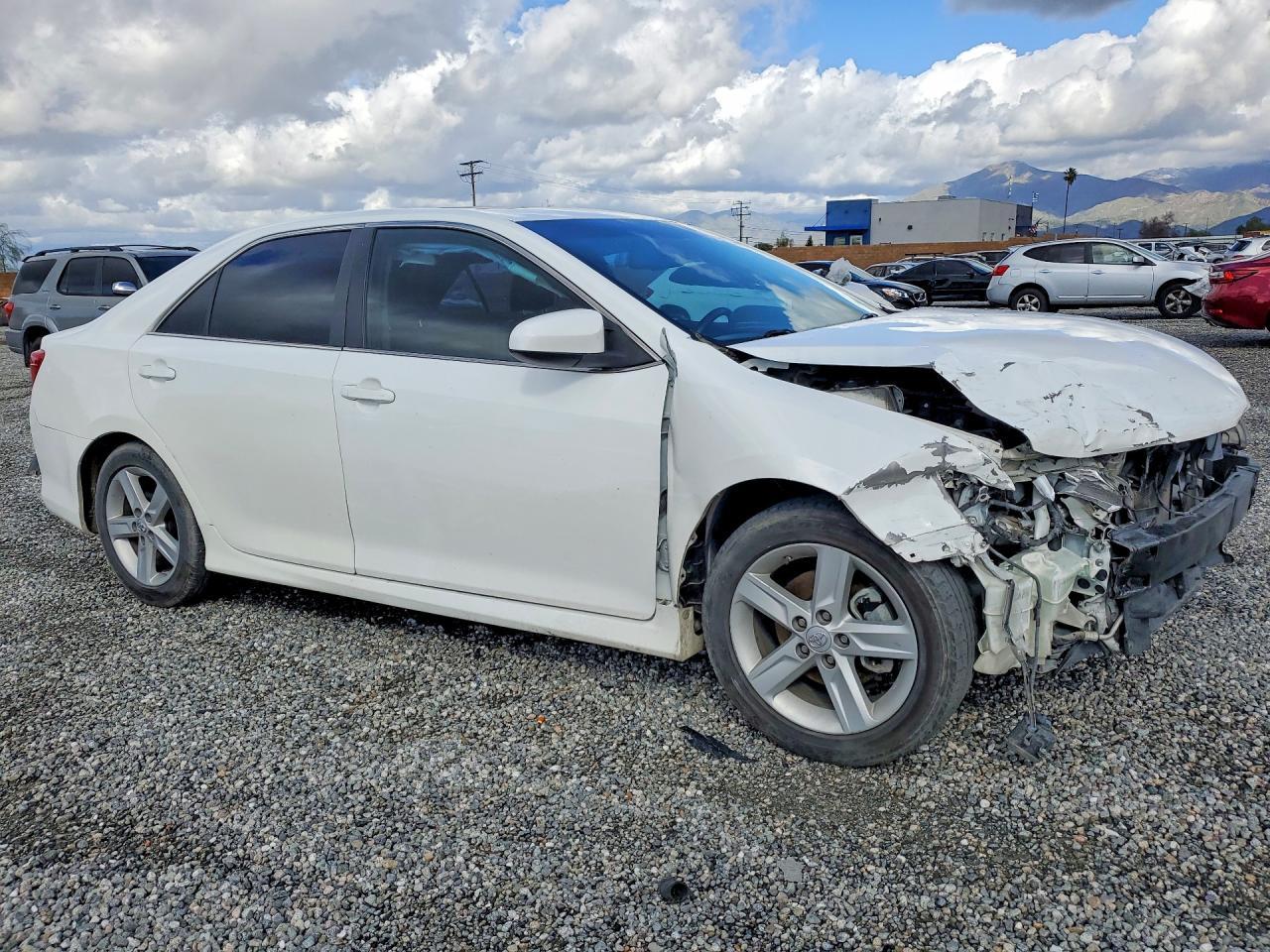 2014 Toyota Camry - Фото 4