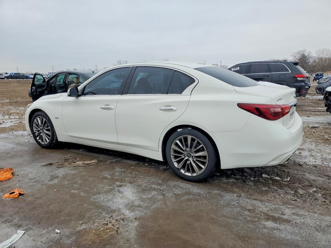 2018 Infiniti Q50 Luxe - Фото 2