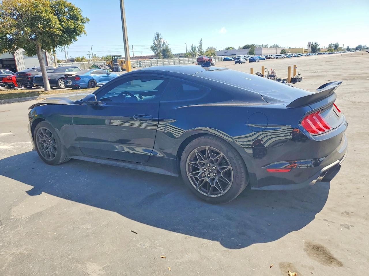 2020 Ford Mustang Gt - Фото 2