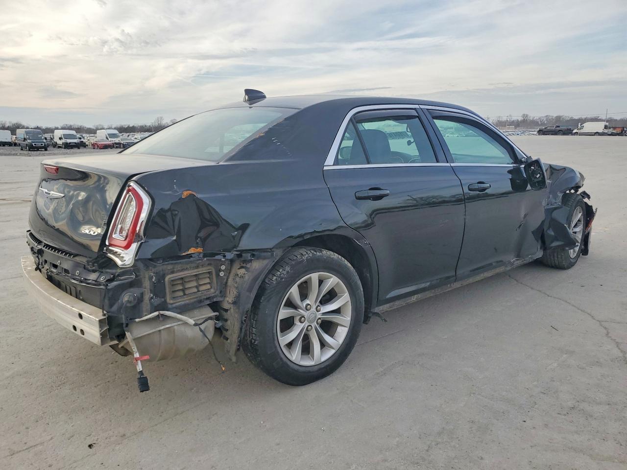 2015 Chrysler 300 Limited - Фото 3