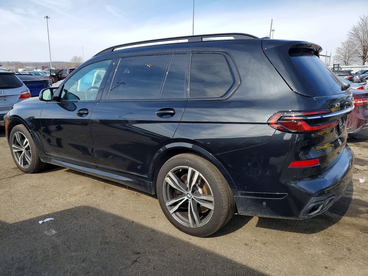 2023 BMW X7 M60I - Фото 2