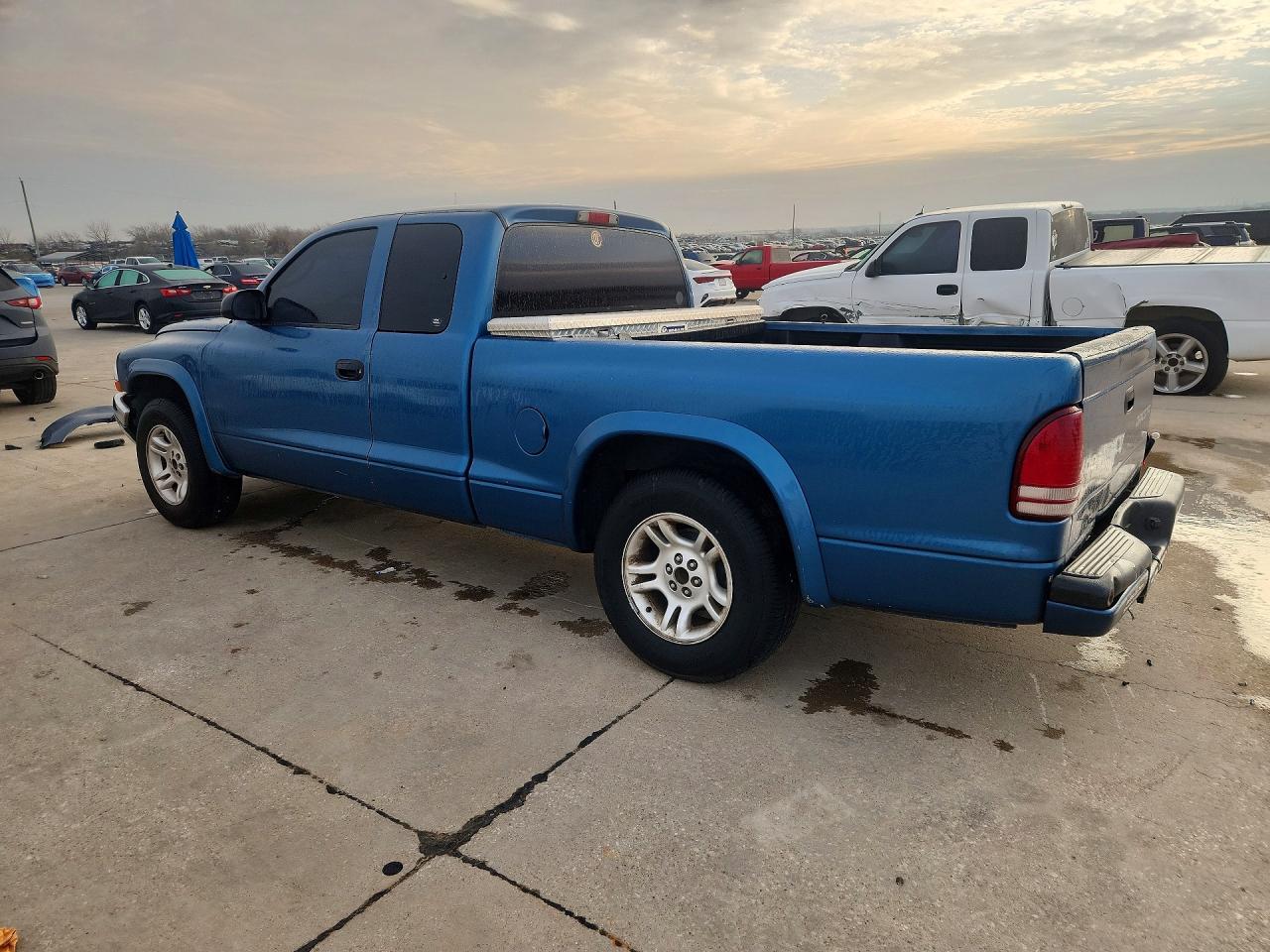 2004 Dodge Dakota Sport - Image 2