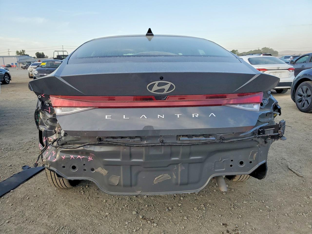 2025 Hyundai Elantra Se - Image 6