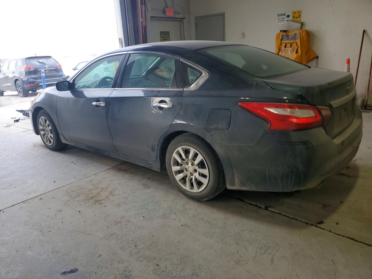 2016 Nissan Altima 2.5 - Фото 2