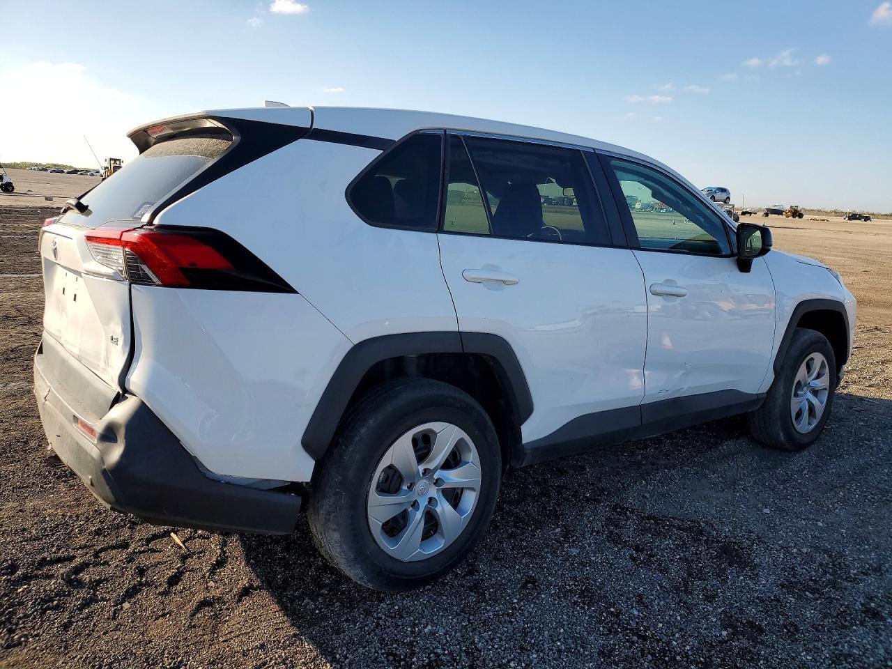 2022 Toyota Rav4 Le - Фото 3