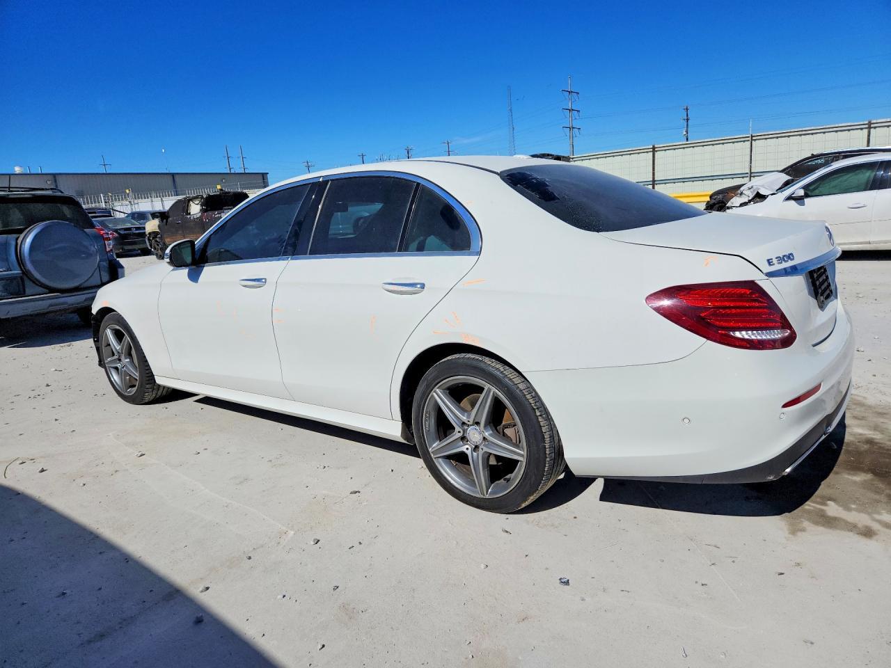 2017 Mercedes Benz E - Фото 2