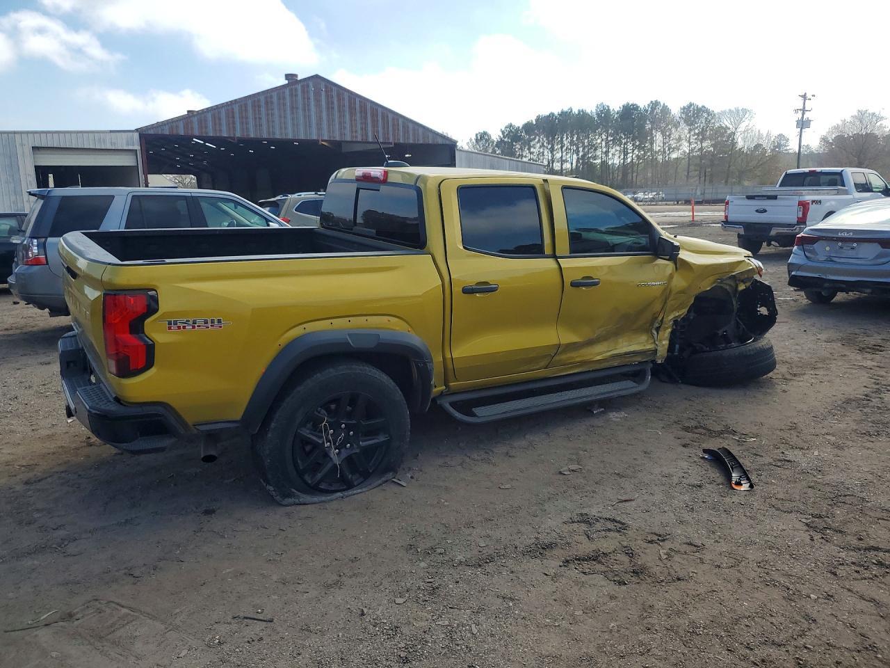 2023 Chevrolet Colorado - Фото 3